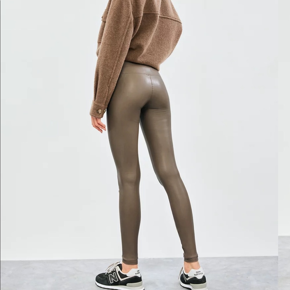 Aritzia Wilfred Free Daria pants in taupe, size S